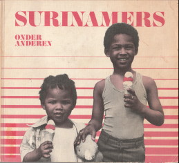 Bild des Verkufers fr Surinamers onder anderen zum Verkauf von Antiquariaat Parnassos vof