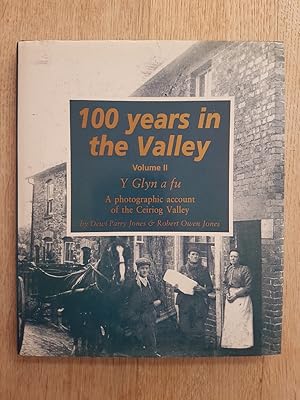 Bild des Verkufers fr 100 Years in the Valley Volume II : Y Glyn a fu - A Photographic Account of the Ceiriog Valley zum Verkauf von masted books