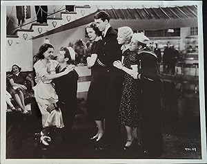 Bild des Verkufers fr Born to Dance 8 X 10 Still 1936 James Stewart, Eleanor Powell, Buddy Ebsen! zum Verkauf von AcornBooksNH