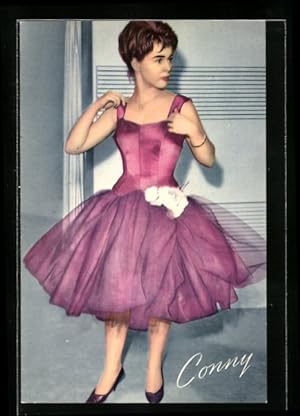 Bild des Verkufers fr Ansichtskarte Musikerin Conny Froboess im roten Kleid zur Seite blickend zum Verkauf von Bartko-Reher