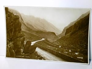 Bild des Verkufers fr Llamberis Pass. Wales. Grobritannien. Alte Ansichtskarte / Postkarte s/w., ungel. ca. 30ger Jahre ?. Blick ber Passstrae und Umland. England. zum Verkauf von ABC Versand e.K.