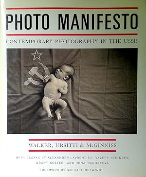 Immagine del venditore per Photo manifesto. Contemporary photography in the USSR. With essays by Alexander Lavrentiev, Valery Stigneev, Grant Kester and Irina Racheyeva. Foreword by Michael Botwinick. venduto da Versandantiquariat Ruland & Raetzer