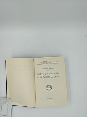 Coleccion de documentos de la catedral de Oviedo.