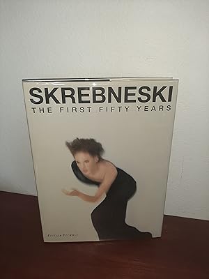 Bild des Verkufers fr Skrebneski: The First Fifty Years Photographs : 1949-1999 zum Verkauf von AwardWinningBooks