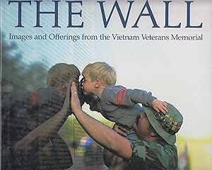 Bild des Verkufers fr The Wall : images and offerings from the Vietnam Veterans Memorial zum Verkauf von Robinson Street Books, IOBA