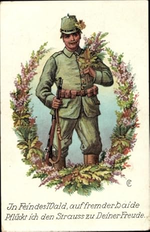 Künstler Ansichtskarte / Postkarte Soldat in Uniform, Gewehr, In Feindes Wald, auf fremder Heide.