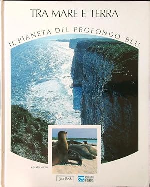 Bild des Verkufers fr Tra mare e terra. Il pianeta del profondo blu zum Verkauf von Librodifaccia