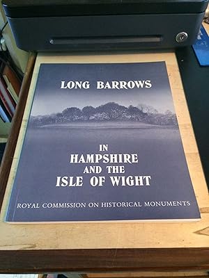 Immagine del venditore per Long Barrows in Hampshire and the Isle of Wight venduto da Dreadnought Books