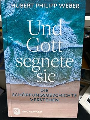 Seller image for Und Gott segnete sie : die Schpfungsgeschichte verstehen. Vertrgt sich der Glaube an den Schpfergott mit der Theorie vom Urknall und dem sich selbst entwickelnden Universum? Welche Fragen bestimmen das Gesprch zwischen Naturwissenschaft und Glauben? Und auf welche Fragen antworten die Schpfungserzhlungen der Bibel? Das Buch Genesis ist kein Protokoll darber, wie die Welt entstand, sondern die Aussage, dass die Welt und ihre Entwicklung kein Zufall sind. Der Glaube an den Schpfer hat Konsequenzen fr die Weise, wie wir in der Schpfung leben, daran mitwirken und Verantwortung tragen fr die Mitgeschpfe. Diese Einfhrung bietet in allgemeinverstndlicher Sprache einen berblick ber die wichtigen Themen, Entwicklungen und Aspekte eines der spannendsten Bereiche der Theologie von den Anfngen des Gottesglaubens bis heute. for sale by bookmarathon