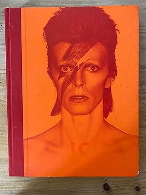 Imagen del vendedor de David Bowie Is a la venta por Blackandwhiteandread ltd