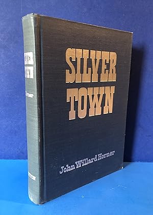 Immagine del venditore per Silver Town venduto da Smythe Books LLC