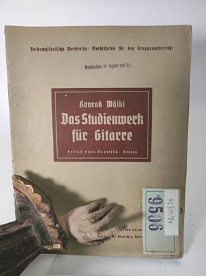 Bild des Verkufers fr Das Studienwerk fr Gitarre. Ergnzungsband zur Deutschen Schule fr Gitarre. (= Volksmusikalische Werkreihe: Werkschulen fr den Gruppenunterricht. Hrsg. v.d. Deutschen Arbeitsfront / NS-Gemeinschaft Kraft durch Freude. zum Verkauf von Antiquariat Bookfarm