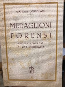 Immagine del venditore per MEDAGLIONI FORENSI. FIGURE E RIFLESSI DI VITA GIUDIZIARIA venduto da AL VECCHIO LIBRO