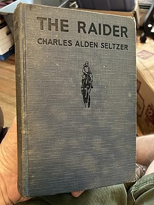 Immagine del venditore per the raider venduto da A.C. Daniel's Collectable Books