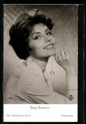 Bild des Verkufers fr Ansichtskarte Schauspielerin Sonja Ziemann mit Halskette zum Verkauf von Bartko-Reher