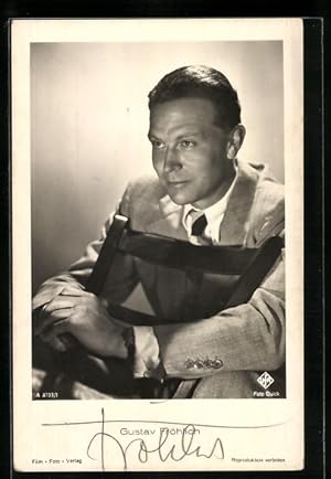 Ansichtskarte Schauspieler Gustav Fröhlich im Anzug auf Stuhl posierend, Original Autograph