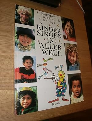 Seller image for Kinder singen in aller Welt for sale by Dipl.-Inform. Gerd Suelmann