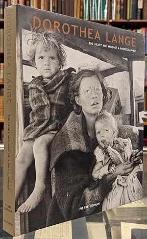Immagine del venditore per Dorothea Lange: The Heart and Mind of a Photographer venduto da Moe's Books