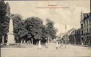 Ansichtskarte / Postkarte Gussew Gumbinnen Ostpreußen, Lindenstraße mit Kriegerdenkmal und Promenade