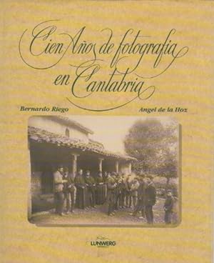 Imagen del vendedor de Cantabria. 100 aos de fotografa . a la venta por Librera Astarloa
