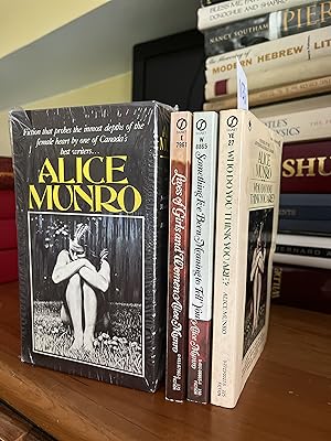 Image du vendeur pour Alice Munro '70s Vintage Paperback Box Set. Who do you think you are? Something I've been meaning to tell you, Lives of girls and women mis en vente par GoldBookShelf