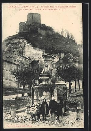 Image du vendeur pour Carte postale La Roche-Guyon, Fontaine dont les eaux furent amenes par le Duc Alexandre de la Rochefoucauld mis en vente par Bartko-Reher