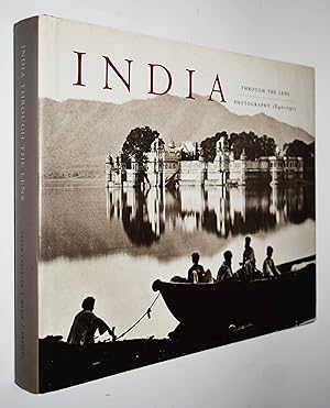 Imagen del vendedor de India. Through the lens. Photography 1840 - 1911. a la venta por Antiquariat Haufe & Lutz