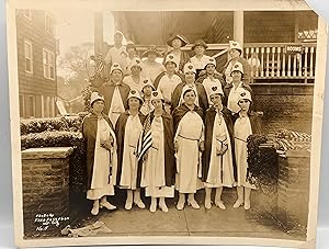 Immagine del venditore per [PHOTOGRAPHY] [WOMEN] FRATERNAL LOYAL ORDER WOMEN OF THE MOOSE venduto da lizzyoung bookseller