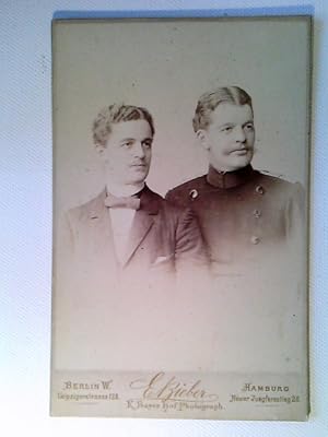 Kabinettfoto, Portrait, 2 Männer, 1x im Anzug, 1x in Uniform, Berlin, datiert 1892