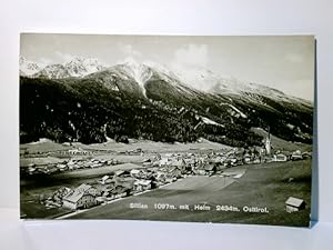 Bild des Verkufers fr Sillian mit Helm. Osttirol / sterreich. Alte Ansichtskarte / Postkarte s/w, ungel., ca 50 / 60ger Jahre ? . Blick ber Ort u. Umland, Gebire im Hintergrund. zum Verkauf von ABC Versand e.K.