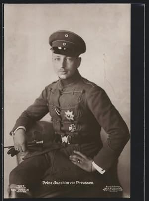 Bild des Verkufers fr Ansichtskarte Prinz Joachim von Preussen in lssiger Haltung zum Verkauf von Bartko-Reher