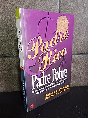 Imagen del vendedor de Robert T. Kiyosaki, Sharon L. Lechter. Padre Rico, Padre Pobre (Bolsillo): Lo que los ricos ensean a sus hijos acerca del dinero y la clase media no!!! (FORMATO GRANDE) (Spanish Edition) a la venta por Lauso Books