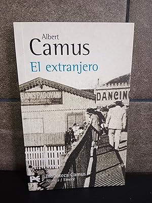 Image du vendeur pour El extranjero (El Libro De Bolsillo - Bibliotecas De Autor - Biblioteca Camus). Albert Camus. mis en vente par Lauso Books