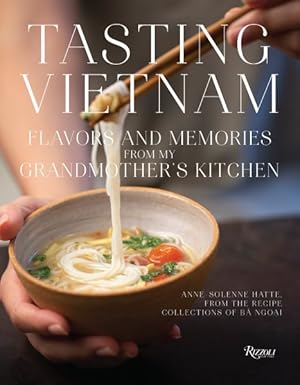 Bild des Verkufers fr Tasting Vietnam : Flavors and Memories from My Grandmother's Kitchen zum Verkauf von GreatBookPrices