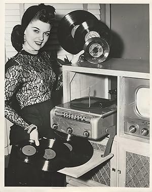 ADMIRAL TRIPLE-PLAY RECORD CHANGER (1949) Publicity photo ft. Jackie Van
