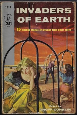 Bild des Verkufers fr INVADERS OF EARTH zum Verkauf von Books from the Crypt