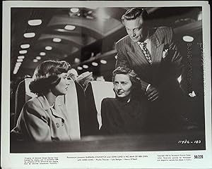 Image du vendeur pour No Man of Her Own 8 X 10 Still 1950 Barbara Stanwyck, Phyllis Thaxter, Lyle Bettger! mis en vente par AcornBooksNH