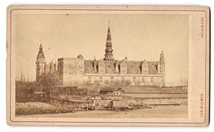 Fotografie Ch. Wismer, Helsingör, Ansicht Helsingör, Blick vom Wasser nach dem Schloss Kronborg