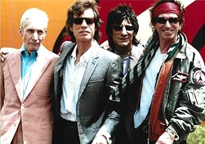 Seller image for Magnifique photographie en retirage couleurs, sur papier photo des Rolling Stones : Mick Jagger, Keith Richards, Ron Wood et Charlie Watts. for sale by Librairie Victor Sevilla