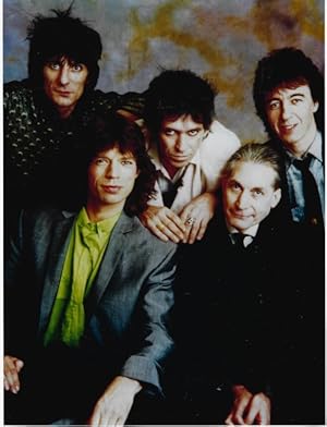 Seller image for Magnifique photographie en retirage couleurs, sur papier photo des Rolling Stones : Mick Jagger, Keith Richards, Bill Wyman, Ron Wood et Charlie Watts. for sale by Librairie Victor Sevilla