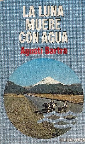 Seller image for LA LUNA MUERE CON AGUA for sale by Librera Vobiscum