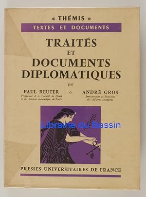 Seller image for Traits et documents diplomatiques for sale by Librairie du Bassin