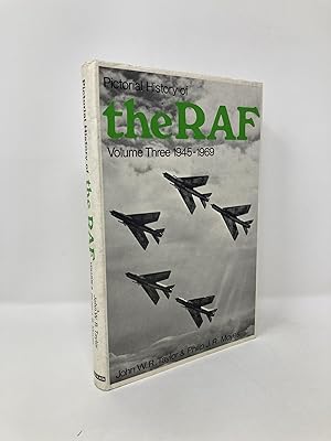 Bild des Verkufers fr Pictorial History of the Royal Air Force: 1945-69 v. 3 zum Verkauf von Southampton Books