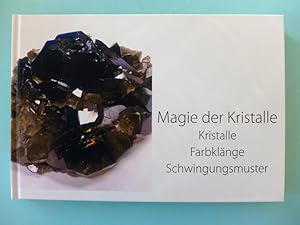 Imagen del vendedor de Magie der Kristalle: Kristalle Farbklnge Schwingungsmuster Kristalle Farbklnge Schwingungsmuster a la venta por Antiquariat Mander Quell