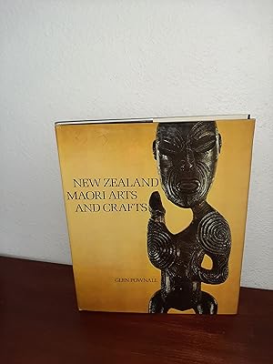 Imagen del vendedor de New Zealand Maori arts and crafts a la venta por AwardWinningBooks