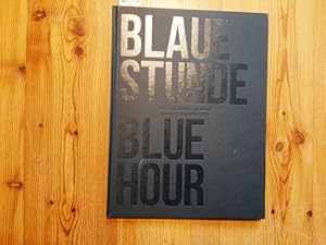 Immagine del venditore per Blaue Stunde / Blue Hour venduto da Gebrauchtbcherlogistik  H.J. Lauterbach