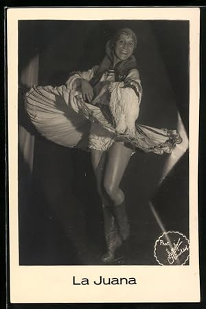 Fotografie Revue-Tänzerin La Juana im aufreizenden Bühnenkostüm, Autograph Rückseitig 1936