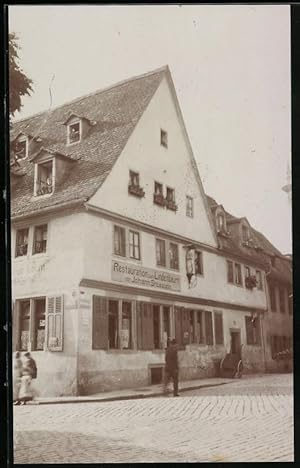 Bild des Verkufers fr Fotografie Fotograf unbekannnt, Ansicht Wrzburg, Restauration zum Lindenbaum von Johann Stsslein zum Verkauf von Bartko-Reher