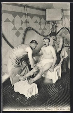 Carte postale Vichy, Intérieur de l`Etablissement Thermal, Un Massage