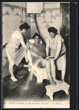 Carte postale Vichy, Intérieur de l`Etablissement Thermal, Un Massage